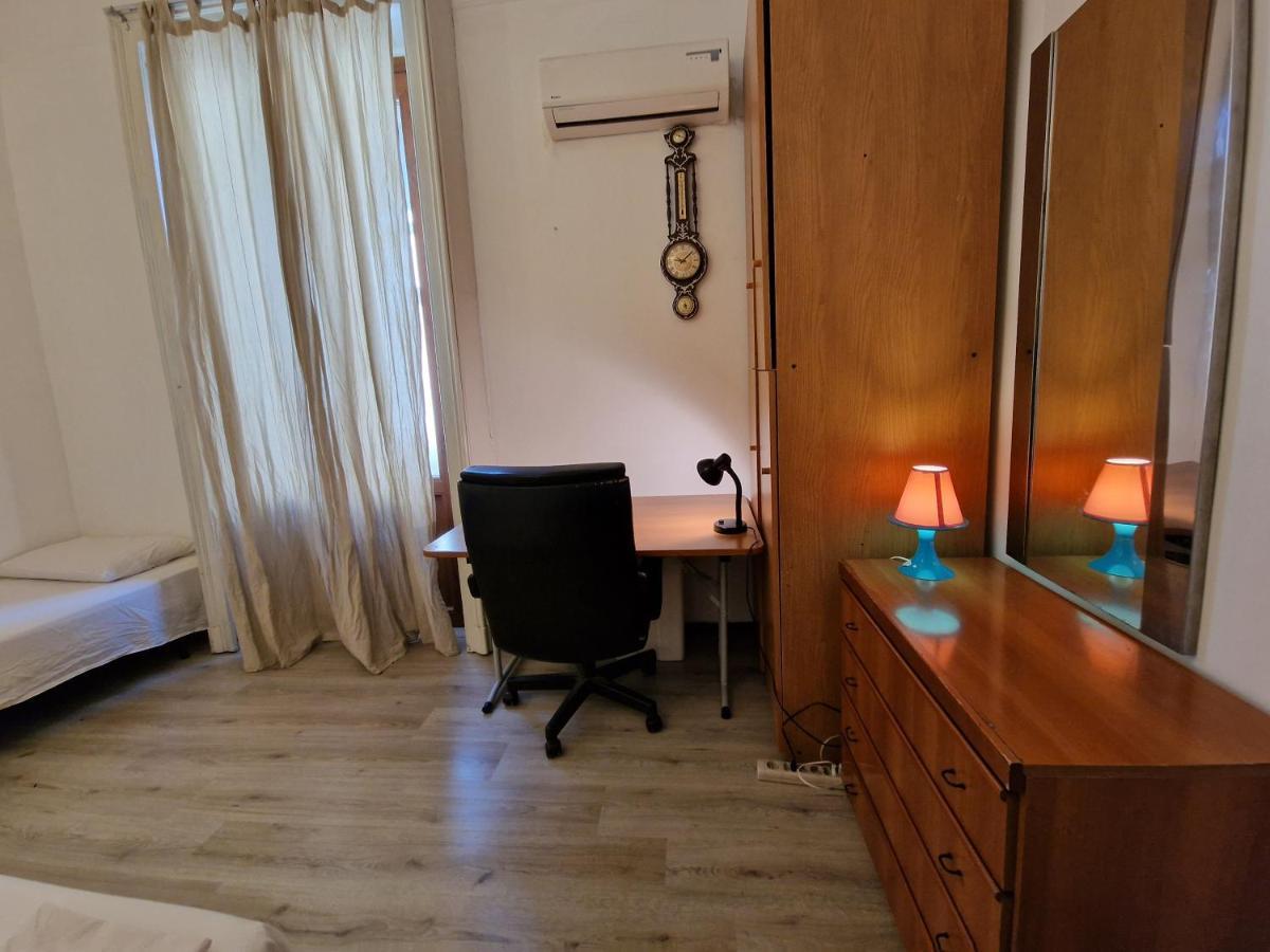 ميلان Private Room In A Quiet Apartment In The City Center المظهر الخارجي الصورة